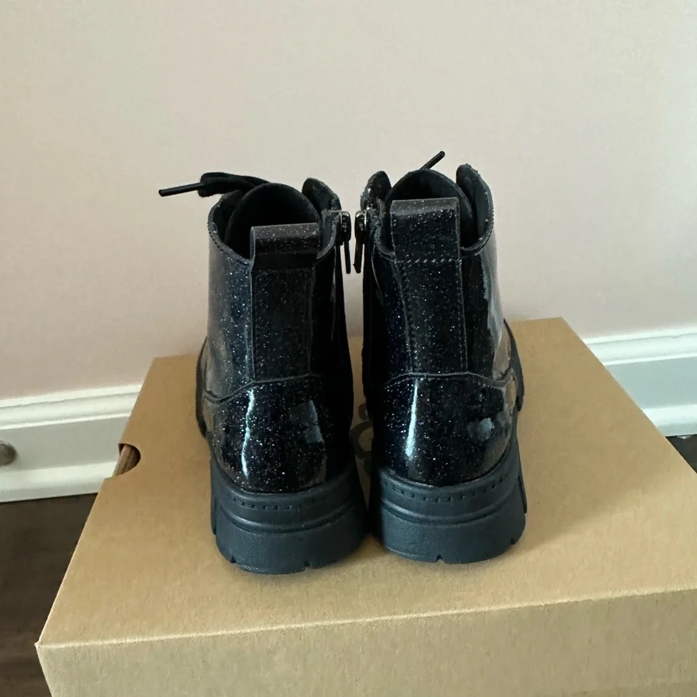UGG Kids Ashton Lace-up Glitter Boot